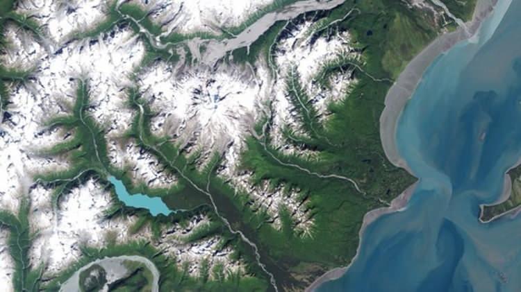 <p>Mt. Redoubt Volkanı (Alaska) </p>
<p> </p>