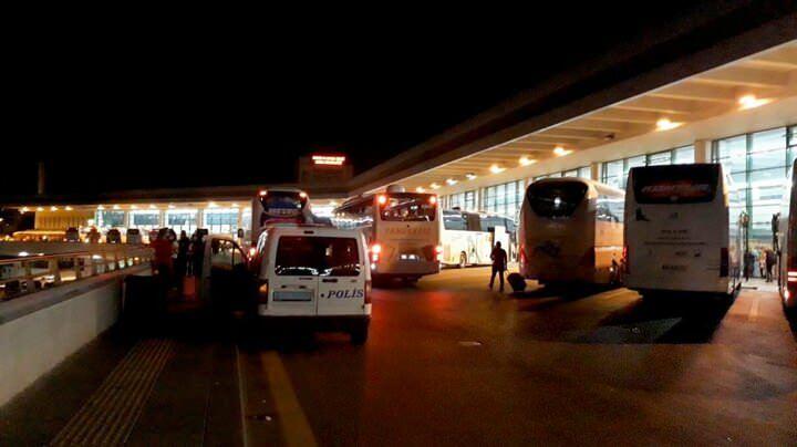 <p>Polis, peronlarda gezip, megafonla anons yaparak tepkiye neden olan eğlenceleri sonlandırdı.</p>
