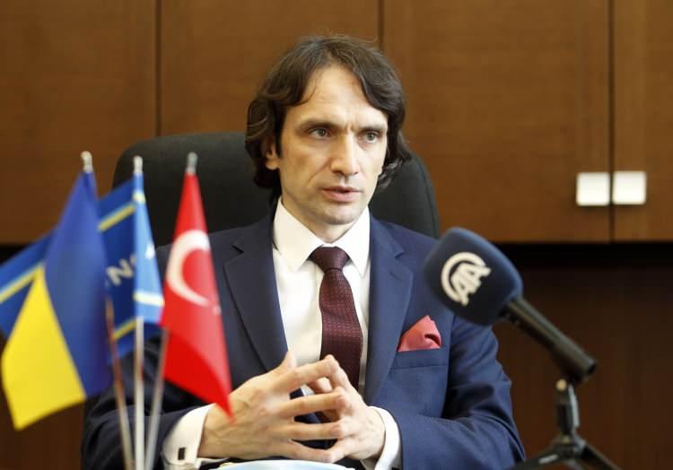 <p><em>Ülkeler arasında savunma alanında gelişen ilişkiler olduğuna dikkati çeken Los, şöyle devam etti:</em></p>

<p>"Sadece savunma değil, pek çok başka alanda ortaklık için potansiyel var. Ticari alanda, yolcu uçağı mesela. Stratejik endüstriler sadece savunma ile ilgili değil, ekonomi ve finansı da kapsar. </p>
