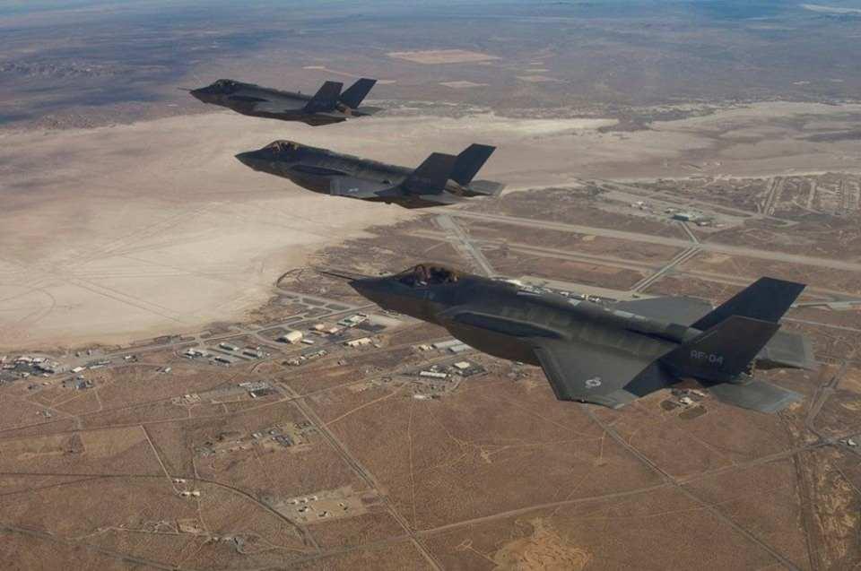 <p>Söz konusu yöntem sayesinde insansız araç sayısını artıracak olan ABD Hava Kuvvetleri aynı zamanda maliyetleri de kısmış olacak. Zira bu sayede F-35'ler yanlarında başka uçaklar olmadan uçuş gerçekleştirebilecek.</p>
<p> </p>
