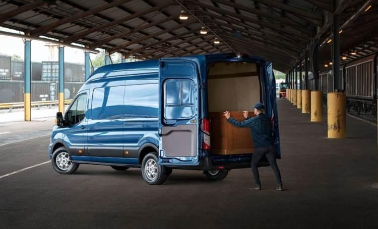 <p><strong>EN ÇOK SATAN TİCARİLER</strong><br />
<br />
En çok satan hafif ticari modeller... </p>

<p><br />
1 - FORD TOURNEO COURİER- 13.020 adet</p>

<p>2 - FIAT DOBLO COMBI - 7.873 adet</p>

<p>3 - FIAT FİORİNO COMBİ - 6.753 adet</p>

<p>4 - FORD TRANSİT KAMYONET- 6.742 adet</p>

<p>5 - FORD TRANSİT VAN - 5.513 adet</p>
