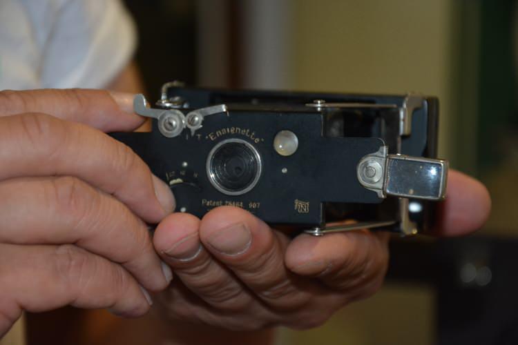 <p>1876'dan g&uuml;n&uuml;m&uuml;ze &uuml;retilen fotoğraf makinelerinin 44 kategoriye ayrıldığı m&uuml;zede en yoğun ilgi 76 par&ccedil;adan oluşan "casus makine"lere g&ouml;steriliyor.</p>

<p>&nbsp;</p>
