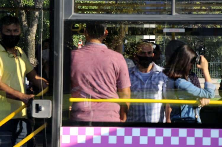 <p><strong>METRO-TRAMVAYDA YARI KAPASİTE</strong></p>

<p>Bunların dışında kalan raylı sistem araçlarında (metro, tramvay vb.), oturan koltukların tamamı ve ayakta yolcu kapasitesinin yarısına kadar yolcu alınabilecek.</p>
