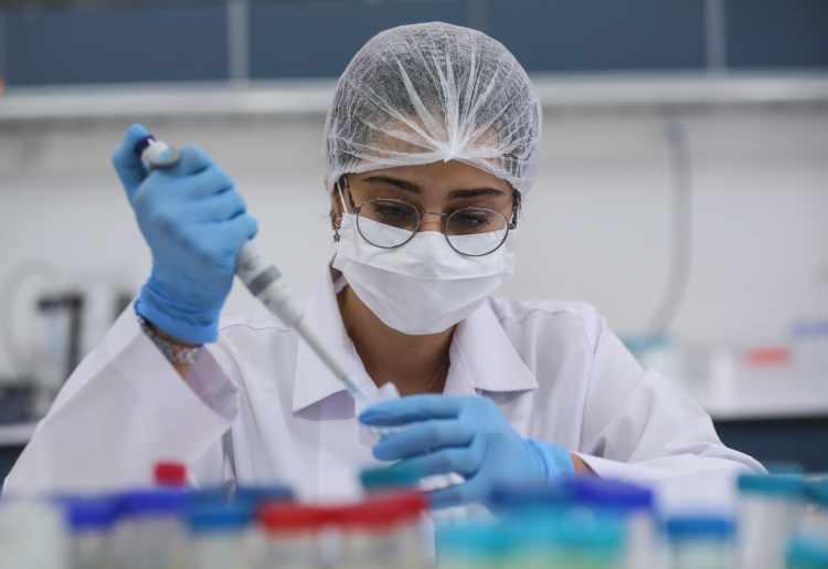 <p>İzmir'de geliştirilen yeni tip koronavirüs (Kovid-19) antikor testi, yaklaşık 50 ülkeye satıldı.</p>
