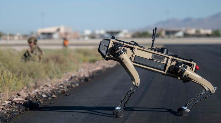 <p>60 TAKIMIN KATILDIĞI TEST, 70 FARKLI BÖLGEDE İCRA EDİLDİ.<br />
Testin Nevada'nın Nellis Hava Üssü'ndeki ayağında ise "robot köpekler" olarak bilinen ve Ghost Robotics tarafından geliştirilen dört ayaklı robotlar da test edildi.  </p>

<p>Şirketin "Vision 60" tipi robotlar, askeri üslerin çevrelerinde keşif, tespit ve haritalama gibi birçok görev icra etmek üzere Gelişmiş Muharebe Yönetim Sistemi'nin parçası olarak geliştiriliyor. </p>
