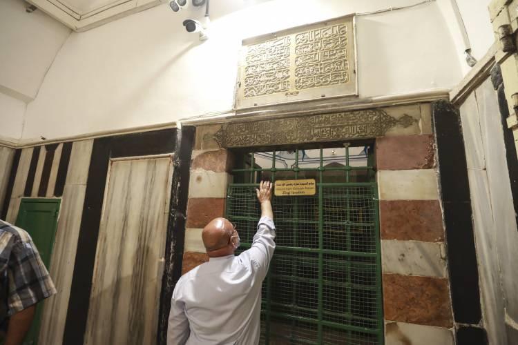 <p>Ancak buna rağmen, Haçlı seferleriyle birlikte 90 yıl boyunca bir kez daha kilise olarak kullanılmaya başlanan Harem-i İbrahim en son Selahaddin-i Eyyubi döneminde yeniden camiye dönüştürülüyor.</p>
