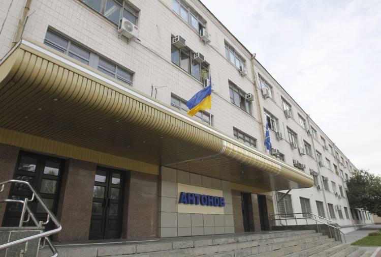 <p>Şirketimizin kurucusu Oleg Antonov, AN-22 uçağının askeri mi yoksa sivil mi olacağı sorusuna şöyle cevap vermişti: 'Mesela bir şişeyi ele alın, ona su da doldurabilirsiniz ya da benzin koyup molotofkoyteyli yapabilirsiniz.' Yani ihtiyacınıza göre kullanabilirsiniz."</p>