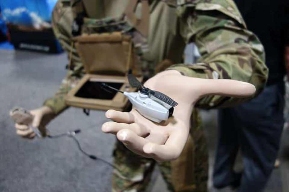 <p>32 gram ağırlığındaki 'Balck hornet 3' (Siyah eşek arısı) saate 21 kilometre hıza ulaşabiliyor.</p>

<p> </p>
