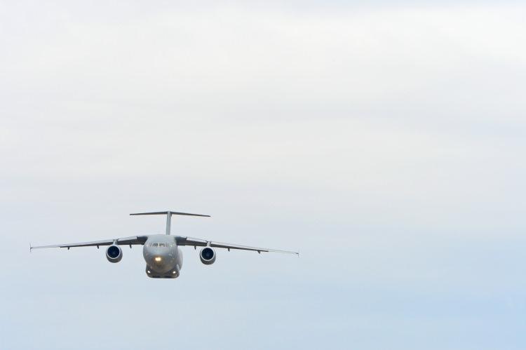 <p>Dünyanın en büyük uçağı AN-225 Mriya'nın ikincisinin üretimine ilişkin Los, "AN-225, 1980'lerin sonlarında üretilmiş bir uçak. Gövdesi mükemmel ama ekipman yenilenmeli. Bu konuda piyasadan pek çok talep var. Herkes 2. uçağın olduğunu düşünüyor ama şu anda sadece gövdesi var. AN-225'in ikincisi gerçekleştirmemiz gereken bir görev." ifadelerini kaydetti.</p>
<p> </p>