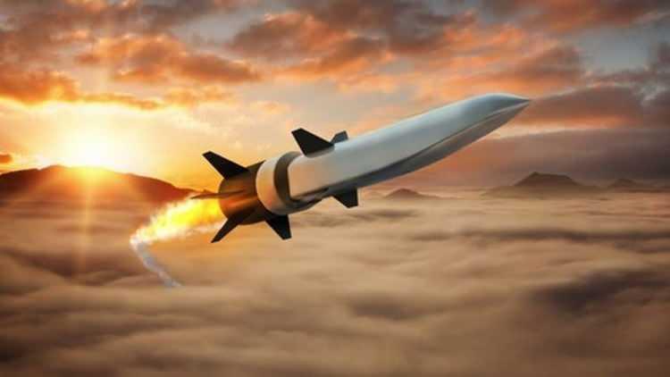 <p><strong>SESİN 5 KATI HIZA SAHİP NÜKLEER FÜZELER GELİYOR</strong><br />
<br />
Raytheon ve Northrop Grumman, Milli Muharip Uçağımız TF-X'i tanıttığımız Paris Air Show'da ortaklık kurduklarını duyurdu. </p>
<p>İki şirket DARPA ve ABD Hava Kuvvetleri için ses hızının iki kat hızına kadar çıkabilen füzeler üretecek. ABD basınında yer alan haberlere göre, füzeler nükleer başlık da taşıyabilecek kabiliyete sahip olacak. </p>
