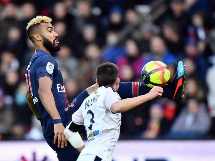 <p>ERIC MAXIM CHOUPO-MOTING</p>
<p>Paris Saint-Germain ile sözleşmesi sona eren ve yeni sözleşme için görüşmelerini sürdüren Moting, yetenekleriyle birlikte "30" ve "15" sınıfı arasında bir yerde. PSG'de çoğu zaman joker olarak sahaya sürülen Moting, gittiği kulüplerde hep iyi performanslar sergiledi. PSG ile anlaşamazsa Fenerbahçe, daha önce çalıştığı ve 'mutlu' transferler yaptığı menajerlik şirketinin de farkıyla Moting için öne çıkacaktır.</p>