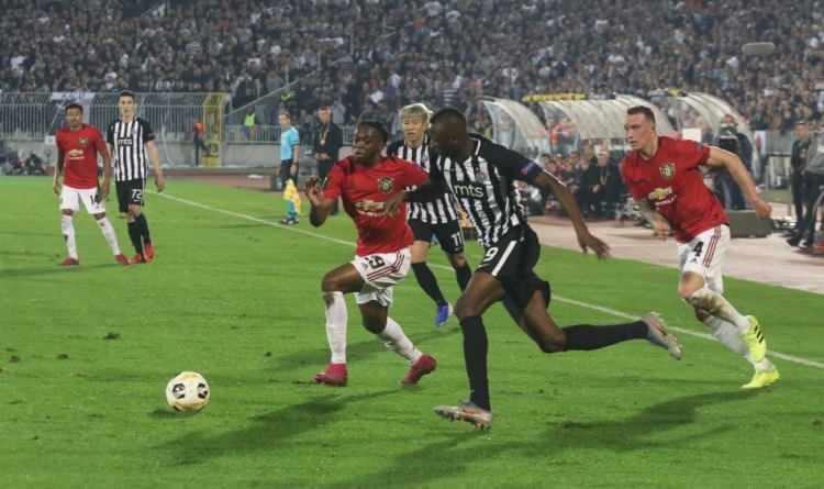 <p>UMAR SADIQ</p>
<p>Partizan'ın Roma'dan 1.75 milyon euro bonservisiyle Ocak 2020'de kadrosuna kattığı 23 yaşındaki Nijeryalı, Sırp ligini domine etti. Bu sezon 6 maçta 4 gol atıp 2 asist yaptı. 1.92'lik golcü çok potansiyelli görülüyor ve bu yaz Partizan'dan ayrılmak istedi. Adı Beşiktaş ve Fenerbahçe ile de anıldı. "15 gol" sınıfında olabilir.</p>