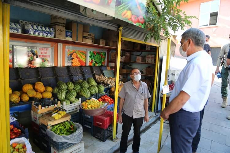<p>Tunceli Valiliği'nin 14 Ağustos tarihinde test sonucu veya temas sebebiyle evinde izole edilenlerin, izolasyon kurallarına uymadıkları takdirde karantina yurtlarına yerleştirilecekleri kararına bug&uuml;n Elazığ, Bartın, Kırıkkale, Yozgat, Malatya,Aksaray, Balıkesir, Afyonkarahisar, Niğde, Kocaeli, Sivas, &Ccedil;ankırı, Şanlıurfa, Uşak, D&uuml;zce, Karaman, Nevşehir, Sakarya ve Kayseri'nin de katılmasıyla uygulamaya dahil olan şehir sayısı 20'ye y&uuml;kseldi.</p>
