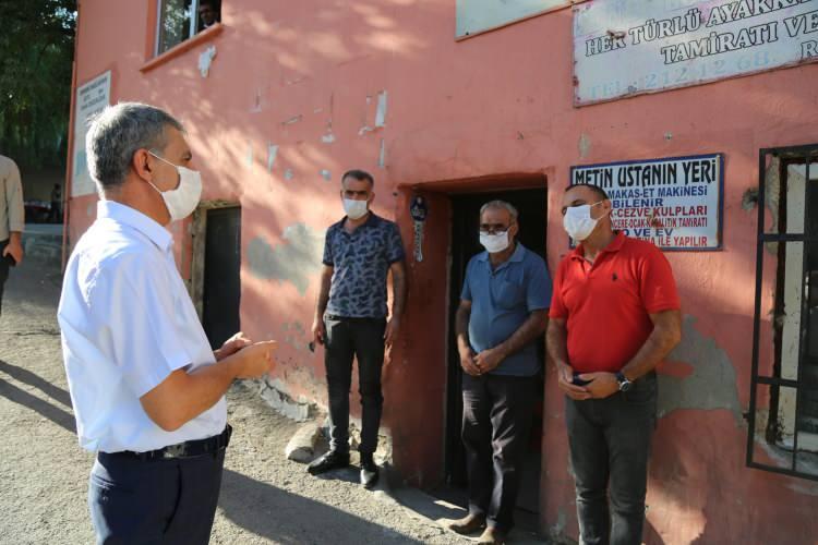 <p>TUNCELİ'DE İZOLASYONU DELEN 12 KİŞİ YURDA ALINDI</p>

<p>&nbsp;</p>

<p>İlk yurtta izolasyon kararı alınan Tunceli'de, karantinayı delen 12 kişinin tespit edildiği ve yurtlara yerleştirildiği &ouml;ğrenildi.&nbsp;</p>
