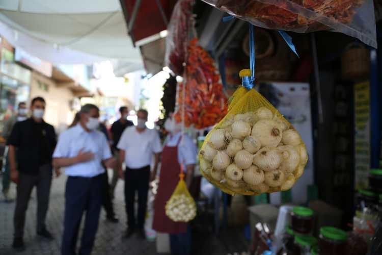 <p>Ben t&uuml;m hemşehrilerimize teşekk&uuml;r ediyorum. Kurallara uyan bilen her şeyden &ouml;nce cezadan sakınmak i&ccedil;in değil sağlığını korumak i&ccedil;in olduğunu bilen bir kentte yaşıyoruz&rdquo; ifadelerini kullandı.</p>

<p>&nbsp;</p>
