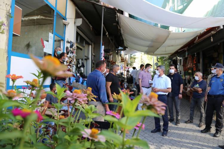 <p>"SALGINDA TUNCELİ'NİN ALDIĞI YER SON DERECE &Ouml;NEMLİ VE G&Uuml;ZEL"</p>

<p>Salgının başladığı g&uuml;nden bu yana kent genelinde s&uuml;rekli denetimler ger&ccedil;ekleştirildiğini bug&uuml;n de kendisi ile beraber merkez, il&ccedil;e ve k&ouml;ylerde denetimler yaptıklarına değinen Vali &Ouml;zkan, &ldquo;Salgın konusunda maalesef keşfedilmiş, bulunmuş ne bir aşı ne de tam tedavi ediyor diyebileceğimiz bir ilacı var. Ama ger&ccedil;ekten t&uuml;m sağlık&ccedil;ı arkadaşlarımıza teşekk&uuml;r ediyoruz.</p>
