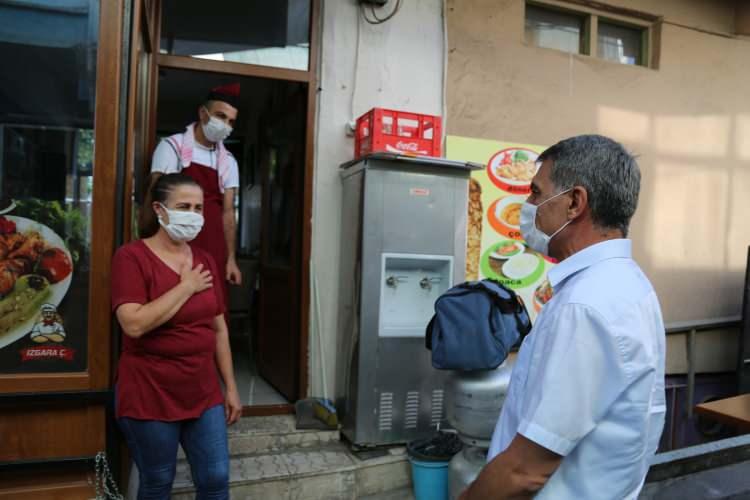 <p>İnsanların b&uuml;y&uuml;k &ccedil;oğunluğunun hatta y&uuml;zde y&uuml;ze yakın bir oranda maske taktığına değinen Vali &Ouml;zkan, &ldquo;Kentimizin bilin&ccedil;li, aydın olması hasebiyle maske ve mesafe kurallarına uyuyor ki zaten salgının geldiği durum i&ccedil;erisinde Tunceli&rsquo;nin aldığı yer son derece &ouml;nemli ve g&uuml;zel bir noktada.</p>
