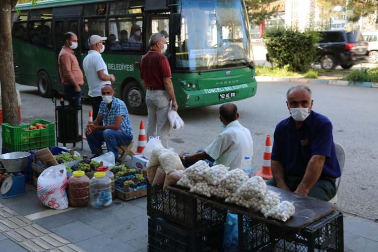 <p>Ama tabi iyiyiz diye tedbirleri elden bırakacak değiliz. Denetimlerimiz, tedbirlerimiz, uygulamalarımıza hep beraber devam edeceğiz&rdquo; şeklinde konuştu.</p>
