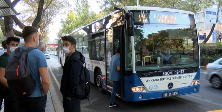 <p><strong>'2 OTOBÜS KAÇIRDIM'</strong></p>

<p>İşine gidebilmek için Kızılay'daki Bakanlıklar durağında otobüs bekleyen bir yolcu, "Ayakta yolcu hiç almıyorlar. Evimin oradaki durakta 15- 20 dakika kadar bekledim, 2 otobüs kaçırdım. Birçok kişi vardı durakta, sadece ben binebildim. Diğer arkadaşlar kaldı. Orası kuyruk olmuştu bayağı" dedi. </p>
