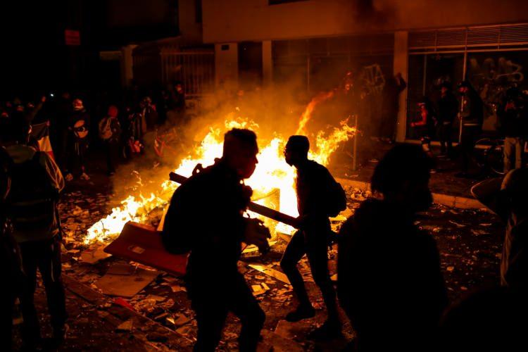 <p>Bogota ve Soacha’da yaşanan şiddet gün boyunca devam etti. Bunların sorumluları da adalete hesap verecek” ifadelerini kullandı. </p>
