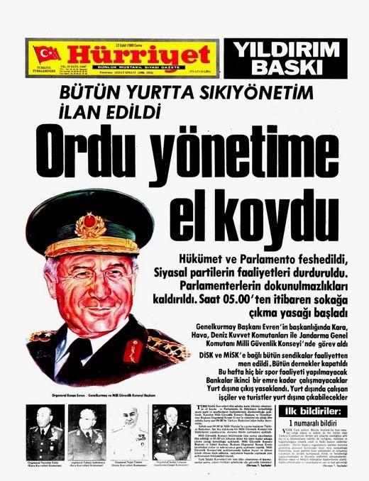 <p>Darbeler, Türkiye Cumhuriyeti tarihinde birer kara leke olarak karşımıza çıkıyor. Son olarak 15 Temmuz 2016'da silahlı kuvvetlerdeki bir grup FETÖ'cünün gerçekleştirmeye kalkıştığı darbe girişimi Türk milletinin iradesiyle engellendi. Öte yandan bugün tarihimizin en kanlı ve iz bırakan darbesi olan 12 Eylül 1980'in 40. yıl dönümü. Siyasilerin hepsi mahkeme salonlarında, açlık, geçim derdi, eğitim problemleriyle boğuşan millet de en küçük fertlerine kadar kelepçelerle hapishanelerde, adliye koridorlarında zulme reva görüldü. İşte bu sarsıcı süreç ve kısa bir zaman sonrasında gazetelerin attıkları manşetler ve 12 Eylül darbesinde yaşananlar...</p>

<p> </p>
