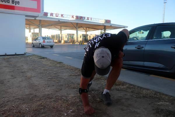 <p>'DOKTOR SPORU UNUT DEMİŞTİ'</p>
<p> </p>
<p>Dört yıl önce ayağının çeşitli yerlerden kırıldığını söyleyen ve buna rağmen maceraya atıldığını belirten Pak, "4 yıl önce ayağım kırıldı. 5 kere ameliyat oldum. 13 yerden kırılmıştı. Doktor bana koşmayı ve sporu unutmamı söylemişti. Ama ben dinlemedim. Daha bunları bırakmanın zamanı olduğunu düşünmüyorum. Deli bir düşünceyle bu işe giriştik" ifadelerini kullandı.</p>