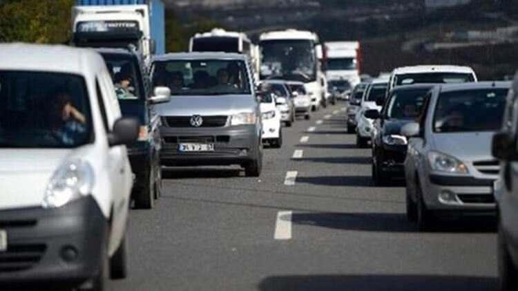 <p>YENİ CLIO </p>
<p>Renault Finans’tan kredi kullanılması durumunda geçerli olan ilgili kampanya, sınırlı sayıdaki Yeni Clio Joy 1.0 SCe 72 bg otomobilin perakende satın alımında uygulanan 127.500 TL’lik fiyat ile geçerlidir. Kampanya kapsamında, 40.000 TL kredi tutarı, 24 ay ve %0,94 faiz oranı seçeneği ile oluşan aylık ödeme tutarı 1.963 TL’dir.</p>
