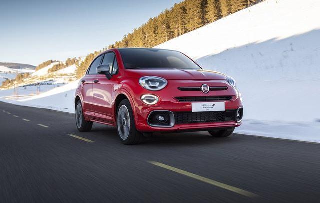 <p><strong>FIAT</strong></p>
<p>Fiat, Eylül ayına özel hazırladığı kampanyada, Egea Model Ailesi üyelerine 33 bin 300 TL’lik peşinat ve 2 bin 520 TL’lik taksit seçeneği sunuyor. </p>