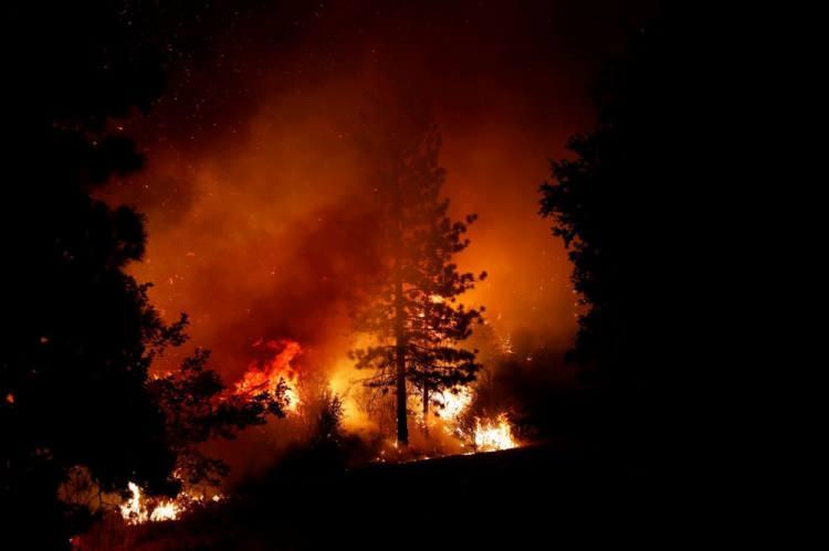 <p>ABD'nin batı eyaletleri orman yangınlarıyla mücadele ediyor. Yangınlar Oregon eyaletinde beş kasabayı yok etti. California'nın San Francisco kentinde ise gökyüzü turuncu renge boyandı.</p>
