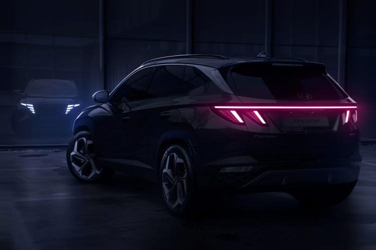 <p>Benzer şekilde KIA Sportage’ın da etkileneceği yenilenme operasyonu sonrasında devrim geçirecek araçlar önümüzdeki yıldan itibaren bayilerdeki yerini alacak. </p>