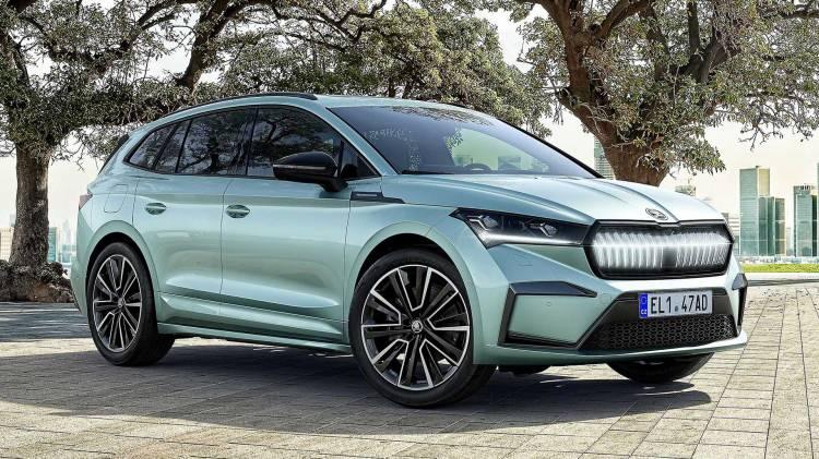<p><span style="color:#FF8C00"><strong>ELEKTRİKLİ ARAÇTA YENİ BİR SAYFA AÇTI</strong></span></p>
<p>Skoda, tamamen yeni ENYAQ iV modelini Prag’daki online dünya prömiyeriyle tanıtarak E-Mobility stratejisinin yeni adımını attı ve marka adına yeni bir dönem başlattı. Tamamen elektrikli SUV, MEB elektrikli araç platformu üzerine yapılan ilk model oldu. Geniş bir iç mekan sunan araç tek şarjla 510 km menzile ulaşabiliyor.</p>