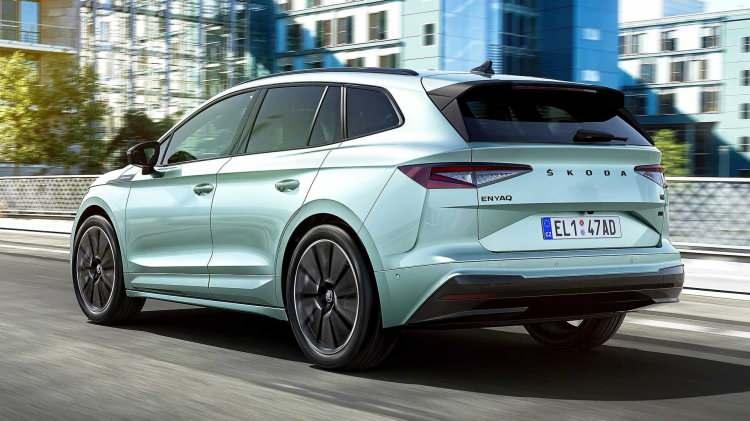 <p> Güçleri 109-225 kW arasında değişecek SUV’da dört tekerlekten çekiş sistemi de alınabilecek. Sıfırdan 100 km/s hıza 6.2 sn’de ulaşacak aracın bataryası hızlı şarj noktalarında 38 dakikada yüzde 80 oranında doldurulabiliyor. Akıllı telefonlar yardımıyla uzaktan park edilecek sistemlere de sahip otomobilin teslimatları 2021’den itibaren başlayacak. </p>