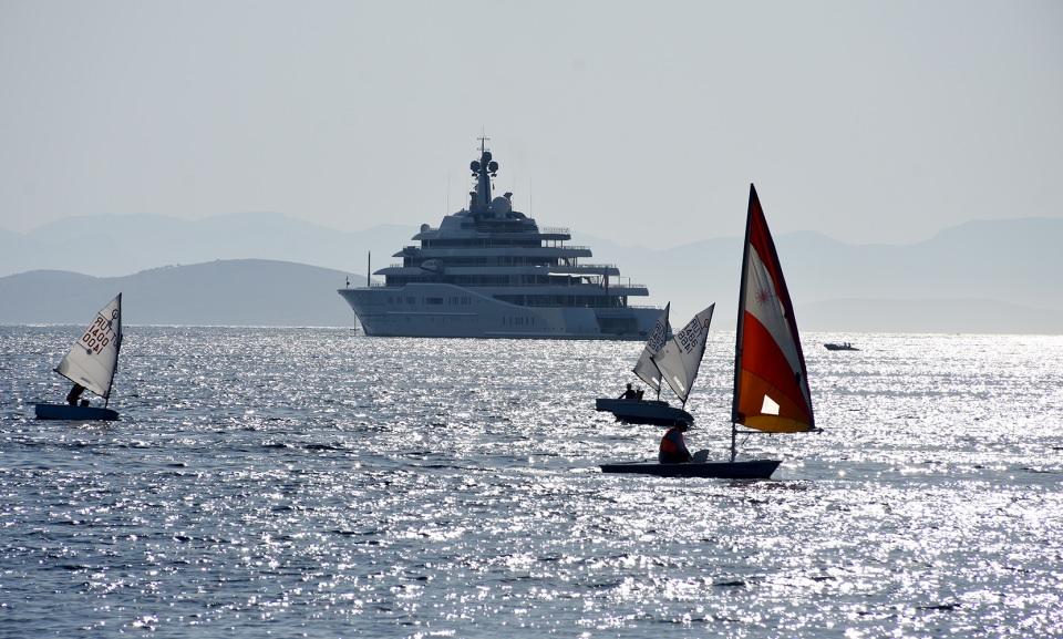 <p> Dünyada gezen bütün mega yatları Bodrum'un eşsiz koylarını, gastronomisini, tarihimizi görmeleri için davet ediyoruz. </p>
