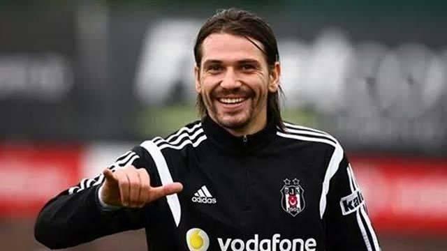 <p>Ersan Gülüm<br />
<br />
Beşiktaş > Hebei China Fortune<br />
<br />
7.00 mil. €</p>
