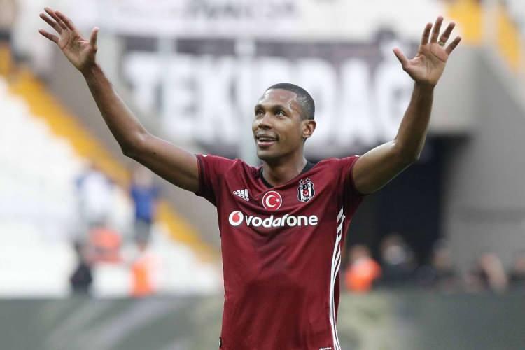 <p>Marcelo<br />
<br />
Beşiktaş > Olympique Lyon<br />
<br />
7.00 mil. €</p>
