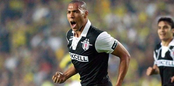 <p>John Carew<br />
<br />
Beşiktaş > Olympique Lyon<br />
<br />
7.60 mil. </p>
