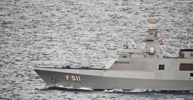 <p>Ayrıca bir Yunan C-130H savaş uçağının yine Çeşme-Sakız arasında uçtuğu göze çarparken, Yunan medyasında yerli üretim Türk savaş gemisi Bayraktar L-402'deki radar antenlerine dikkat çekildi.</p>
<p> </p>