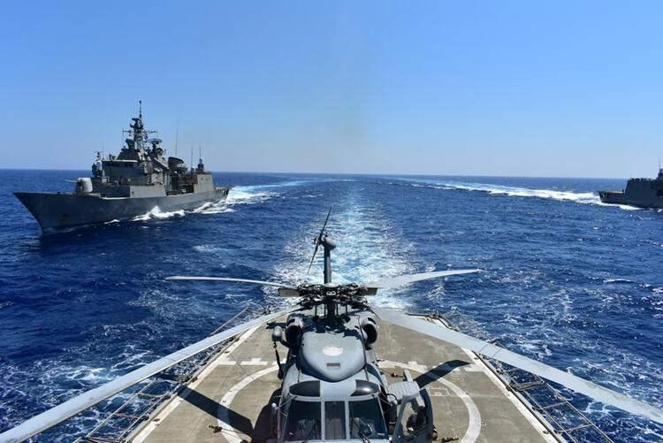<p>Atina yönetimi Rafale'ler dışında Fransa'dan Mirage 2000 savaş uçakları, fırkateynler ve denizaltılar da almak istiyor. Söz konusu görüşmede savunma anlaşması da imzalanabilir.</p>
<p> </p>