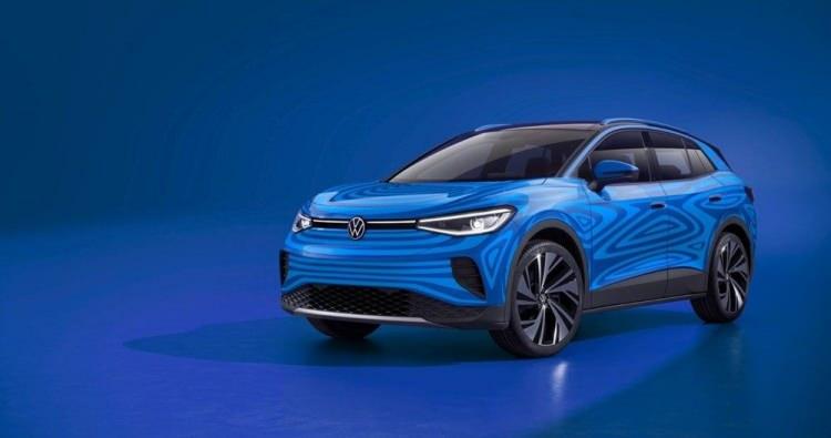 <p><span style="color:#FF8C00"><strong>VW'İN TAMAMEN ELEKTRİKLİ İLK KOMPAKT SUV'Sİ</strong></span></p>

<p>Cenevre Otomobil Fuarı’nın iptal edilmesinin ardından, Volkswagen'in fuarda sergilemeyi planladığı yeni modelleri, online gerçekleştirilen bilgilendirmeyle tanıtıldı.</p>

<p>Volkswagen, 3 Mart’ta Wolfsburg’da gerçekleşen canlı lansman etkinliğinde ID.3 modelinin seri üretim versiyonlarının yanı sıra markanın bu modeli takip edecek ilk elektrikli SUV modeli ID.4’ün de tanıtımını gerçekleştirdi.</p>
