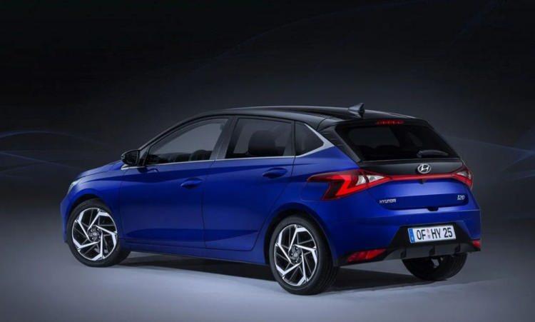 <p>Hyundai 10.25 inçlik dijital gösterge ekranını, 10.25 inçlik bir bir bilgi eğlence sistemi ile tamamlayarak tamamen dijital bir kokpit yaratmış. Bu dijital kokpitin içerisinde kablosuz şarj tablası, kablosuz Apple CarPlay ve Android Auto desteği ile 8 hoparlörlü Bose ses sistemi gibi detaylar opsiyonel olarak satışa sunulacak.</p>