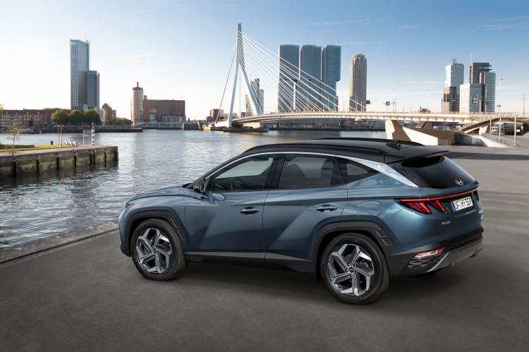 <p>Hyundai'nin kompakt SUV modeli Tucson yenilendi. İlk kez 2004 yılında tanıtılan araç, ikinci neslinde ix35 adını almış, 2015'ten beri üretilen üçüncü neslinde ise yeniden Tucson ismine dönmüştü.</p>
<p> </p>