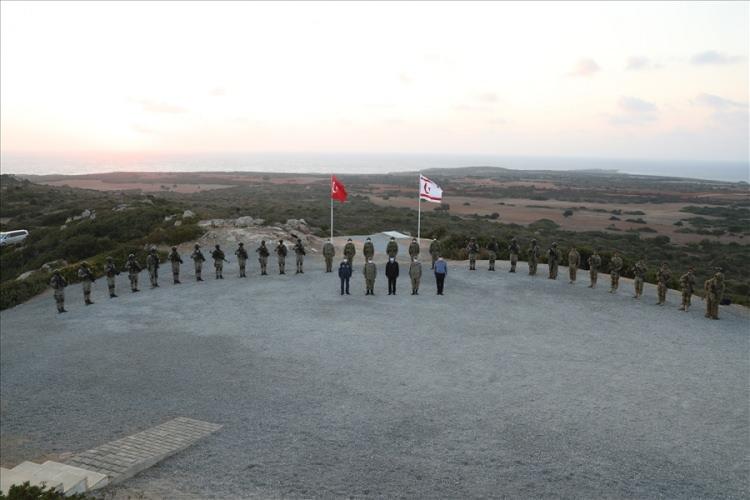 <div>"Kıbrıs bizim milli meselemiz." diyen Akar, "Hiçbir oldubittiye izin vermeyeceğimizden, hem kendi hem de KKTC'li kardeşlerimizin hak alaka ve menfaatlerini sonuna kadar koruyacağımızdan kimsenin şüphesi olmasın." dedi.</div>
<div> </div>