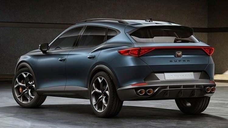 <p>Adını İspanya'nın Mallorca bölgesinden alan Formentor, belirgin ve keskin çizgileriyle dikkat çekiyor. </p>
<p>Cupra yeni modelinde iki motor seçeneği sunacak. </p>
<p>Bunlardan birincisi 310 bg güç, 400 Nm tork üreten 2.0 TSI olurken diğeri, 150 bg'lik 1.4 TSI ile 85 kW'lık elektrik motorunun kombinasyonundan 245 bg ve 400 Nm alabilen plug-in hibrit seçeneği. </p>
<p>Formentor'un hibrit versiyonundaki şanzıman seçeneği 7 ileri DSG. </p>