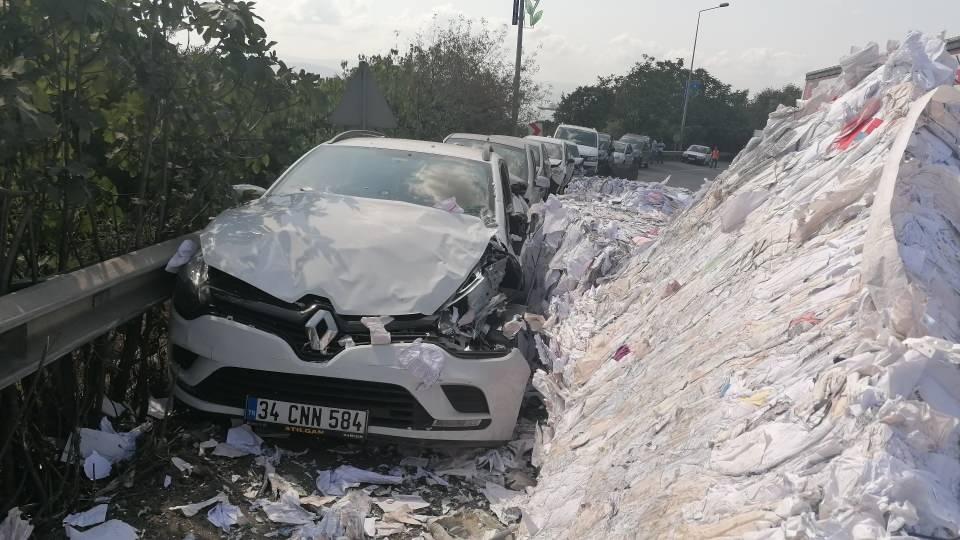 <p>Kazadan yaralanmadan kurtulan sürücü Hamit Kapısız, “Yokuş aşağı inerken aracın frenleri tutmadı. </p>
