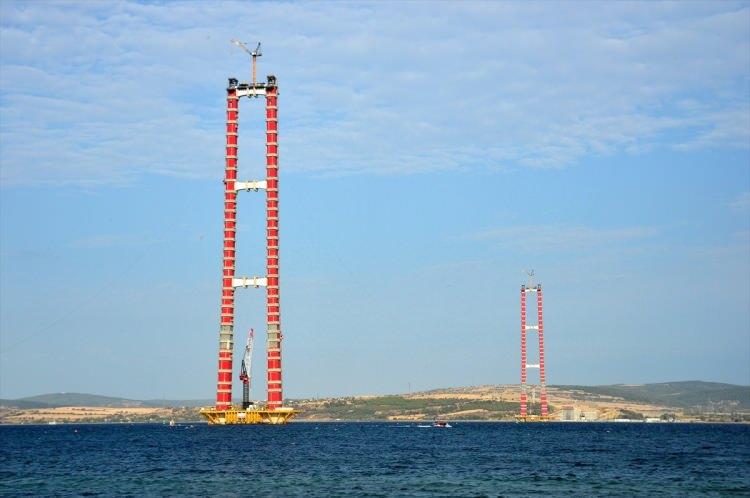 <div>Ulaştırma ve Altyapı Bakanı Adil Karaismailoğlu, Çanakkale'nin Lapseki ilçesinde yapımı süren 1915 Çanakkale Köprüsü'nün Asya yakasındaki 318 metre yüksekliğe sahip kulesine çıkarak, incelemelerde bulundu.</div>
<div> </div>