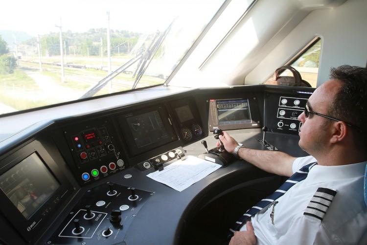 Almanya 12 YHT setinin 8’ini Türkiye'ye teslim etti