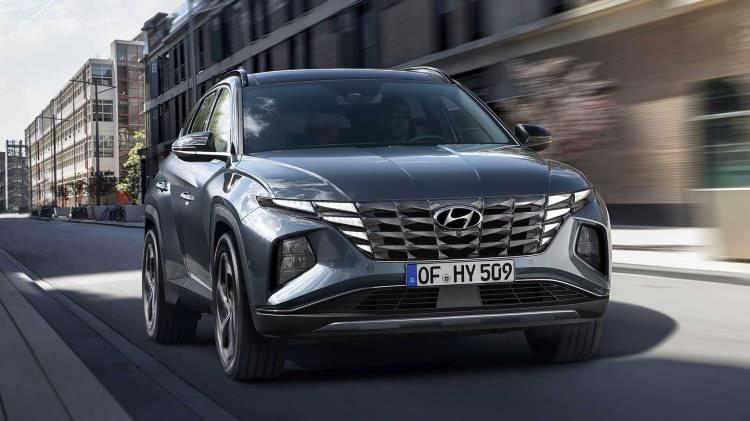 <p>134 beygir güç sunan yarı hibrit bir dizel motor da Tucson ürün gamına eklenirken, 1.6 litre benzinli ve 59 beygir güç sunan elektrikli motorun birlikteliğinde oluşan bir hibrit motor da satışa sunulacak.</p>