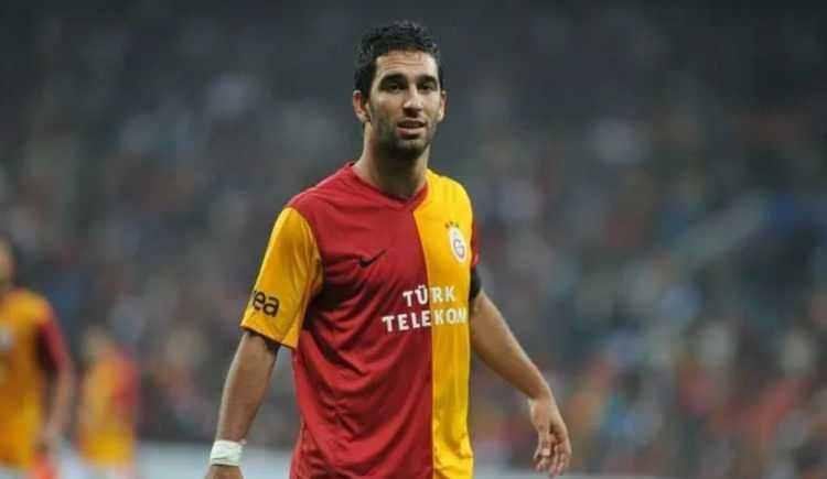 <p>Arda Turan<br />
<br />
Galatasaray > Atlético Madrid<br />
<br />
13.00 mil. €</p>
