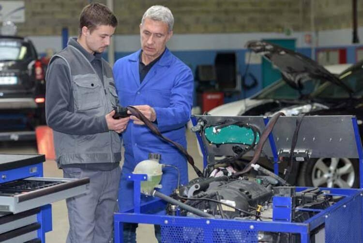 <p><strong>ARABA ÇOK GÜZEL OLDU</strong><br />
<br />
Tamir ve bakım bittikten sonra ustaların hemen hepsinin söylediği klişedir. Otomobili kontrol etmeden teslim almayın.</p>