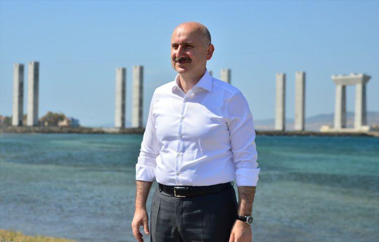 <p>Bakan Adil Karaismailoğlu, kuledeki incelemesinin ardından şantiye alanında ise şöyle konuştu: "400 kilometrelik Kuzey Marmara Otoyolu devam ediyor. İnşallah bu hafta sonu 5. kesimini tamamlıyoruz. 21 Aralık'ta da 6. kesimiyle birlikte Kuzey Marmara Otoyolu'nun tamamını tamamlamış olacağız. Osmangazi Köprüsü'nü açtık, çalışıyor. İstanbul-İzmir Otoyolu çalışıyor. Adeta Marmara Denizi'ni, Marmara Bölgesi'ni bir altın kolye gibi işliyoruz. Bunlar ülkemiz için, dünya için çok değerli projeler. Hem ulaşım hem de mühendislik açısından bütün gıpta ile baktığı adeta ders olarak okutulabilecek projeler. </p>